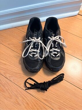New Balance Black and White Women's Sneakers